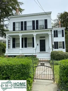 how much do realtors get for selling a house